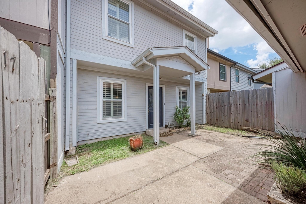 7917 Parliament Pl - Photo 3