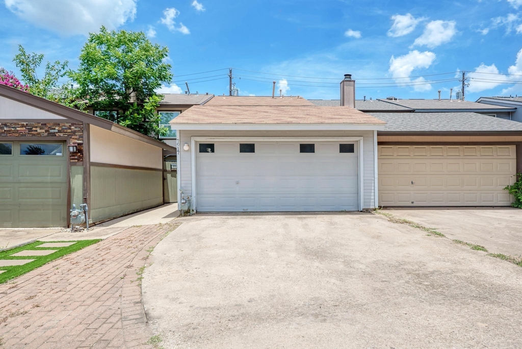 7917 Parliament Pl - Photo 2