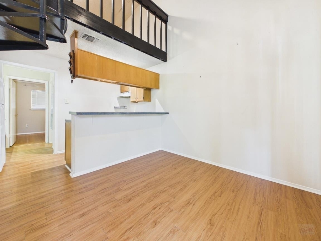 1905 San Gabriel St - Photo 3
