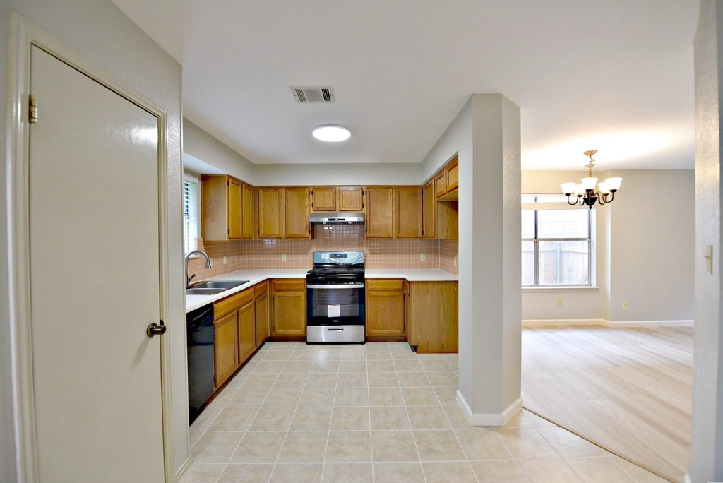 13329 Black Canyon Dr - Photo 4