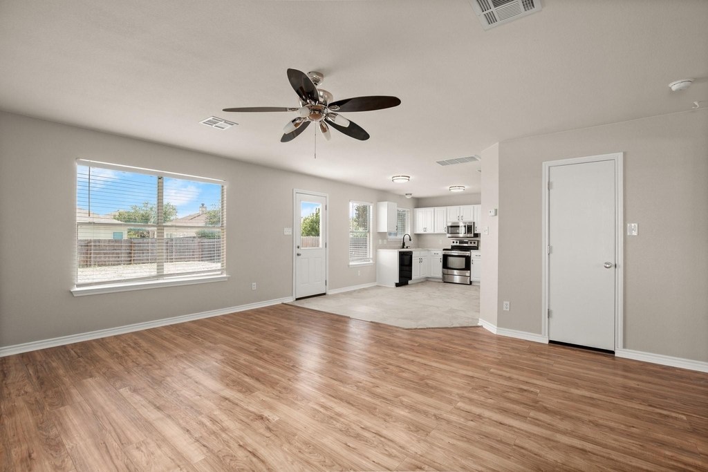 219 Brown St - Photo 3