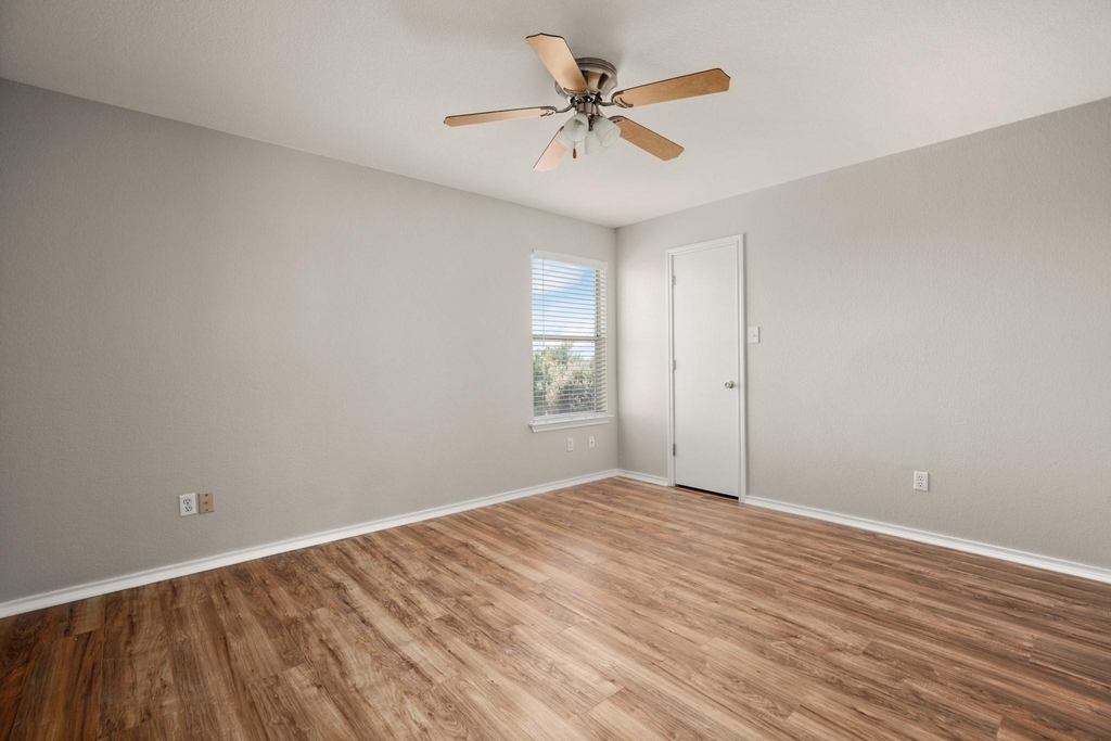 219 Brown St - Photo 17
