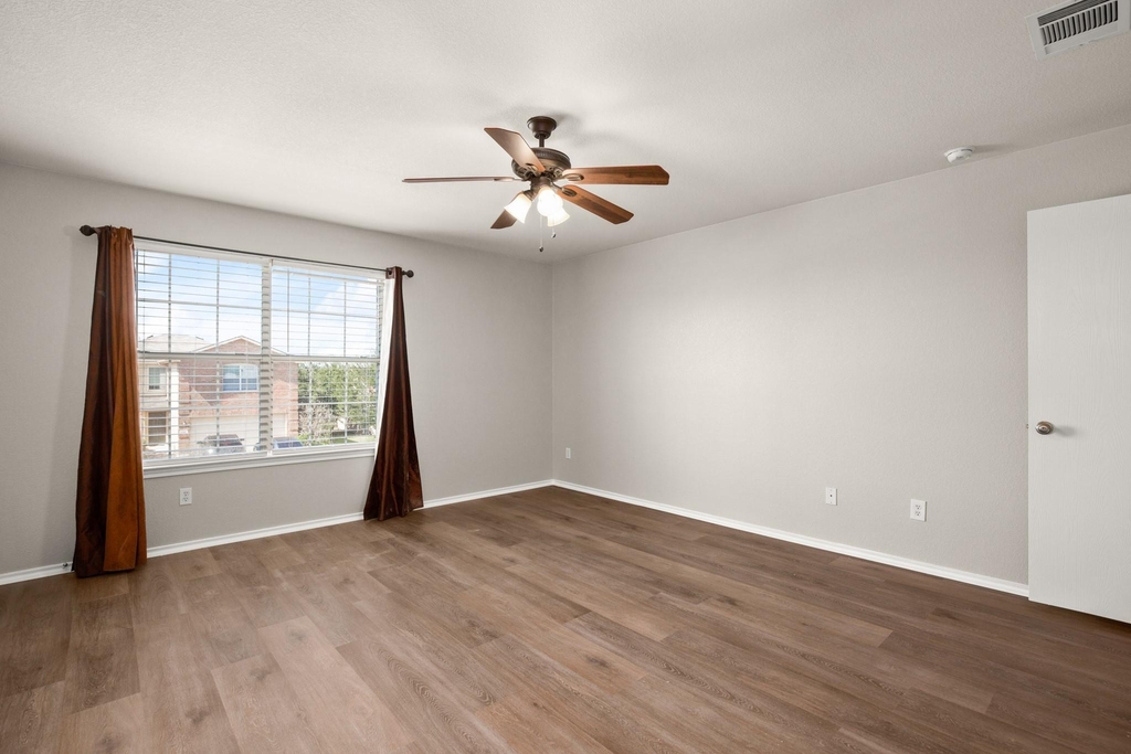 219 Brown St - Photo 13