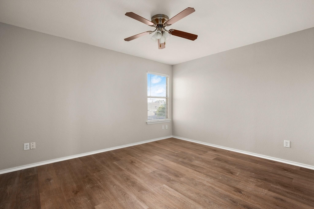 219 Brown St - Photo 16