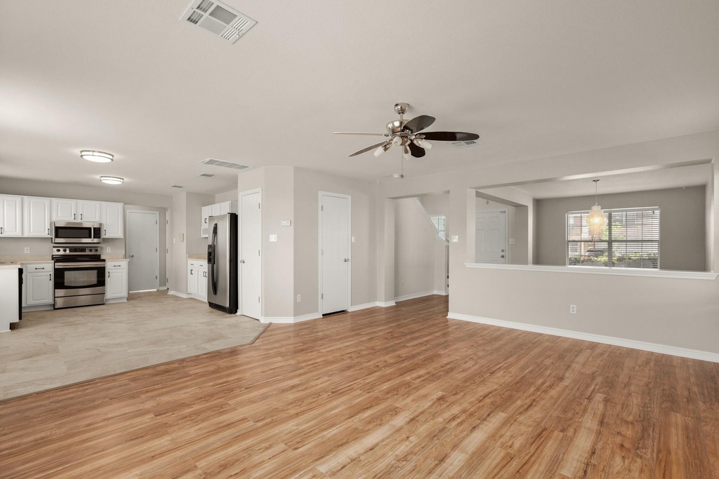 219 Brown St - Photo 4