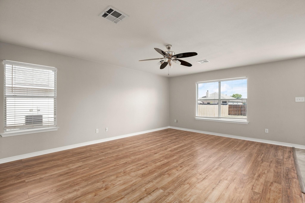 219 Brown St - Photo 6