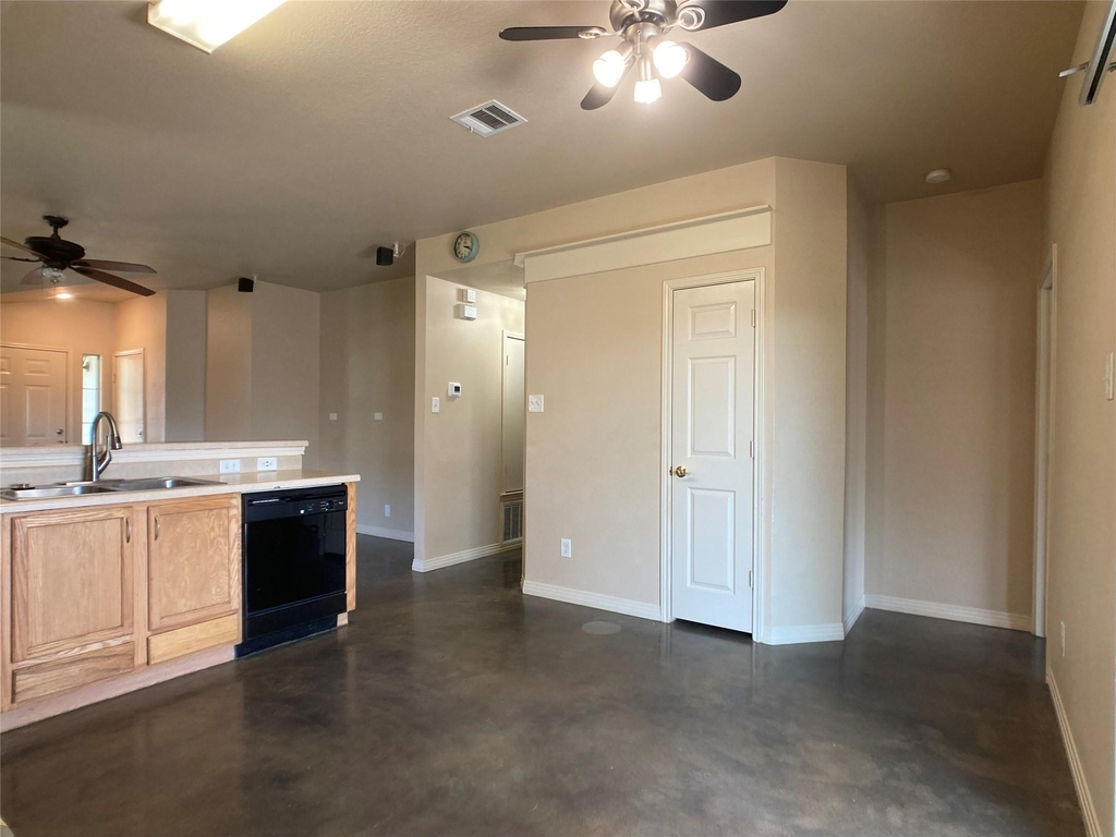 1009 Grey Castle Dr - Photo 4