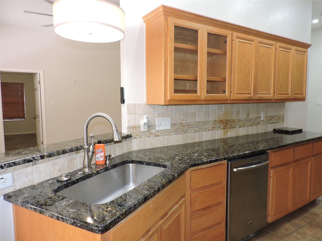 1404 Peachtree Valley Dr - Photo 17