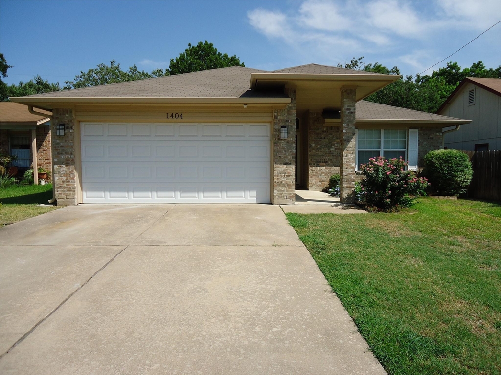 1404 Peachtree Valley Dr - Photo 1
