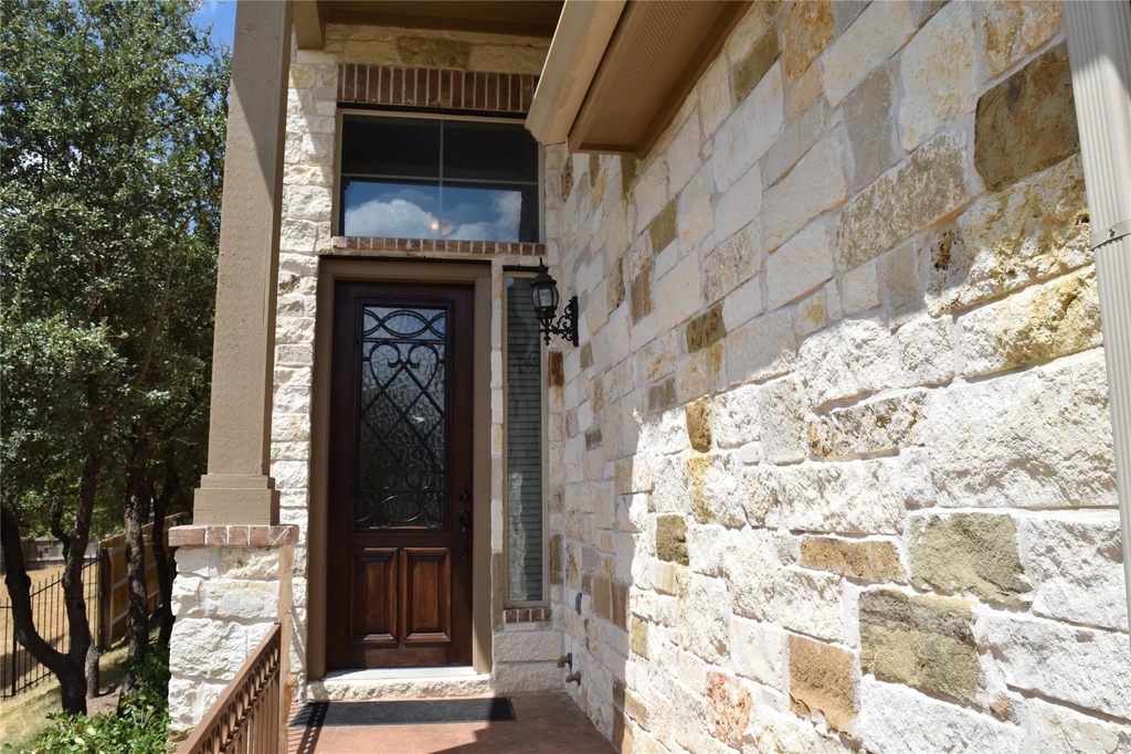 504 Hummingbird Ln - Photo 2