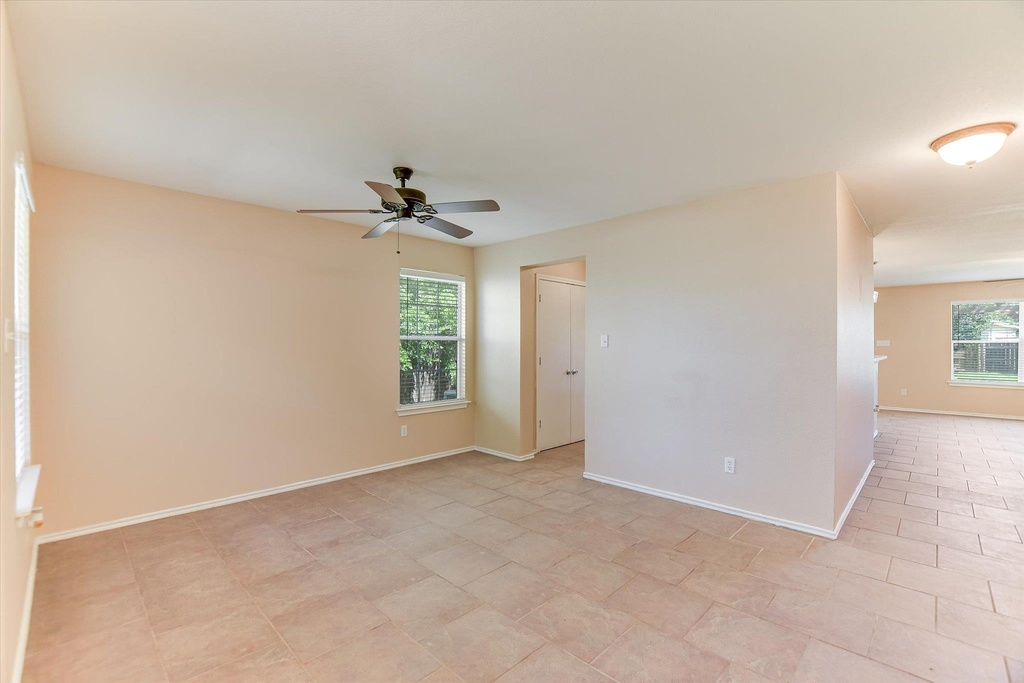 318 Phillips St - Photo 4
