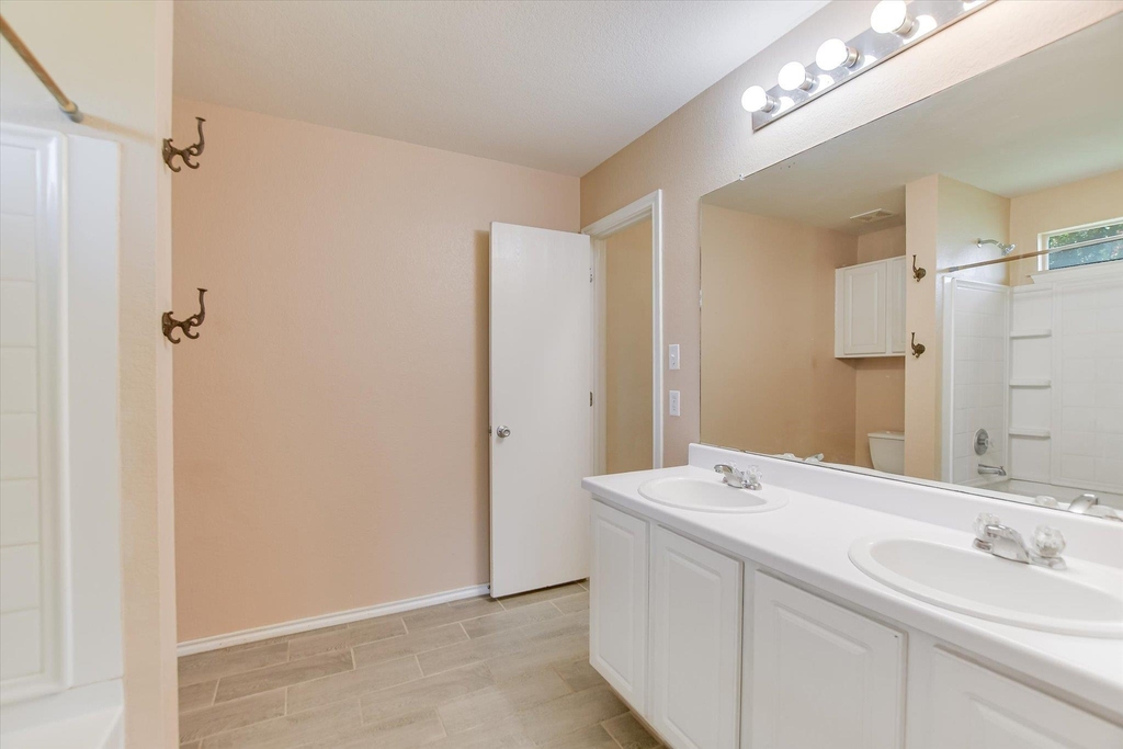 318 Phillips St - Photo 12
