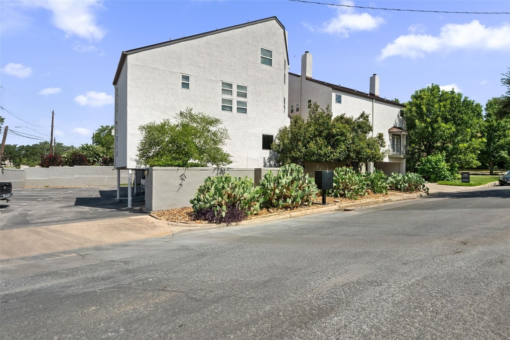 1500 Woodlawn Blvd - Photo 25
