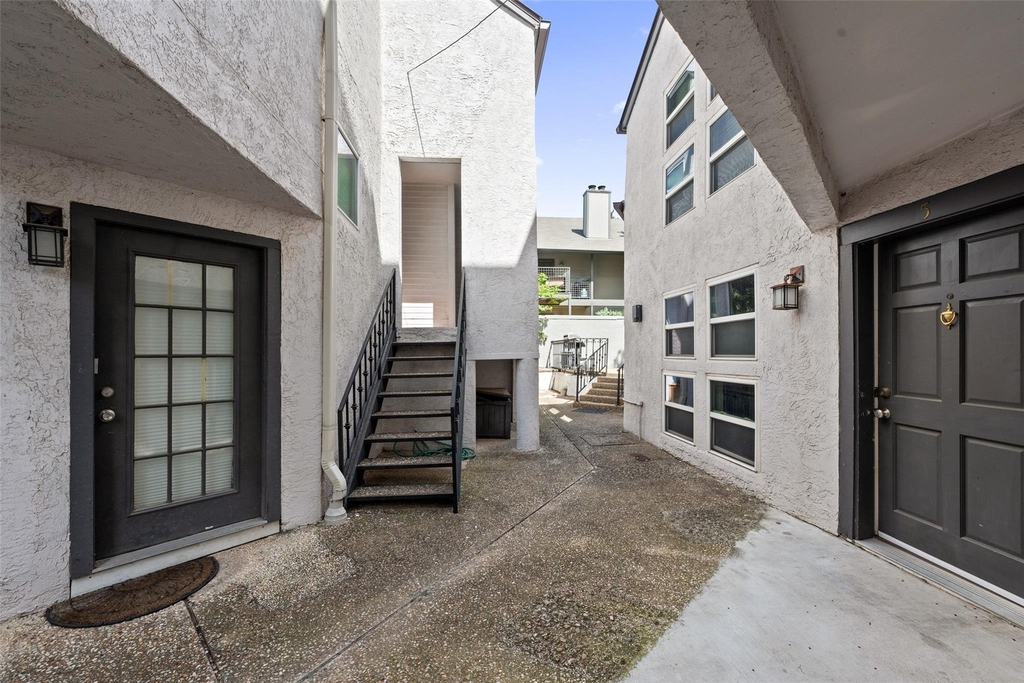 1500 Woodlawn Blvd - Photo 23