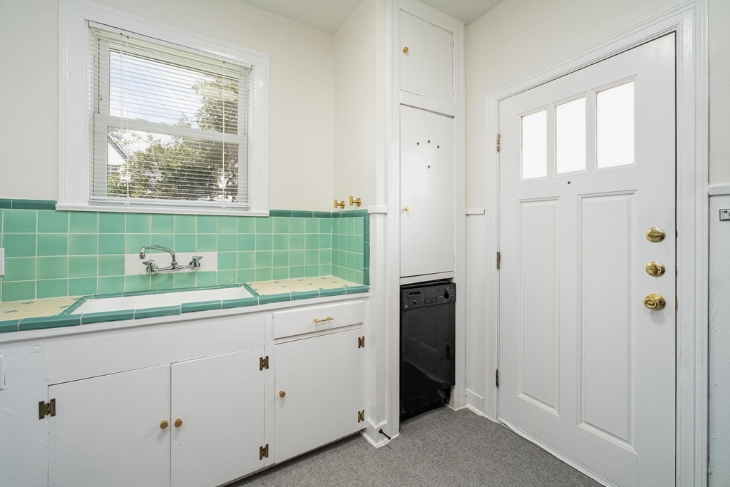 2012 Enfield Rd - Photo 6