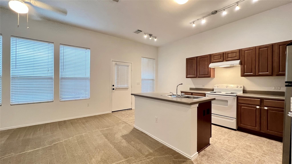 4112 Mattie St - Photo 2