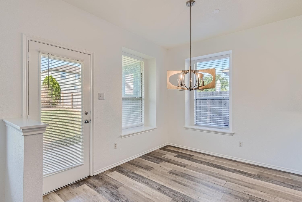 115 Killian Loop - Photo 4