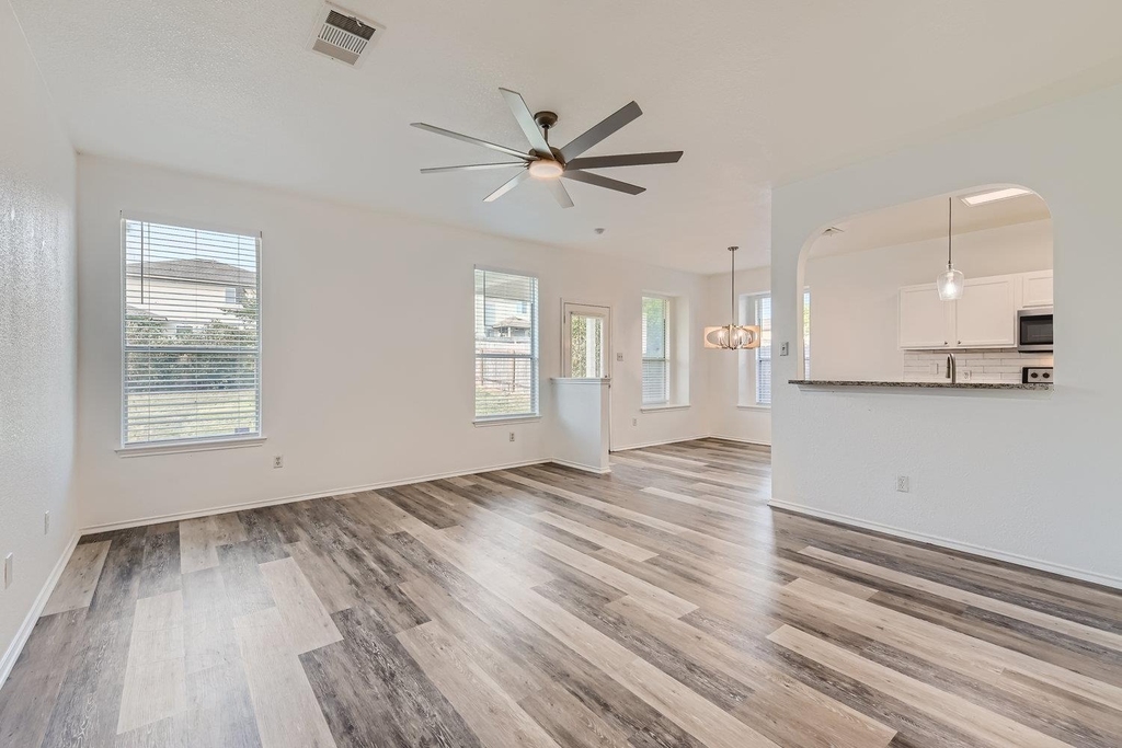 115 Killian Loop - Photo 2