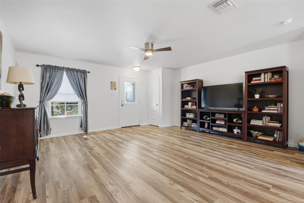 2106 Stonehaven - Photo 6
