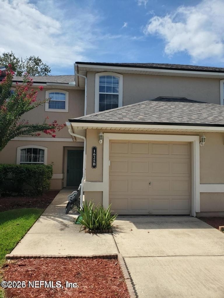 1625 Vineland Circle - Photo 0