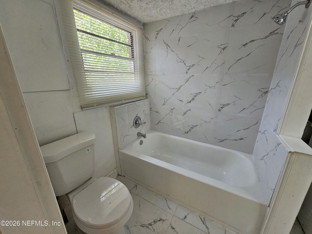 3920 N Davis Street - Photo 4