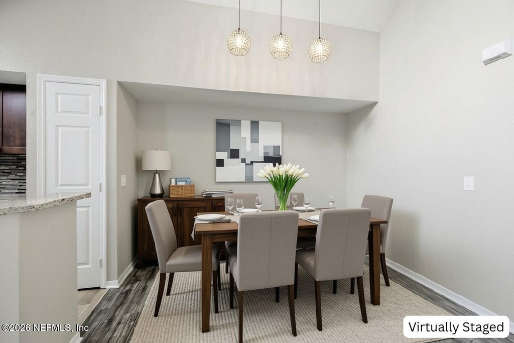 13700 Richmond Park Drive N - Photo 7