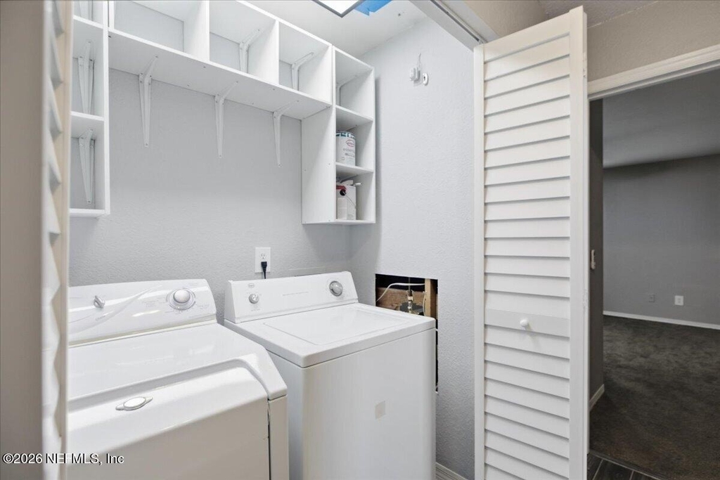 13700 Richmond Park Drive N - Photo 17