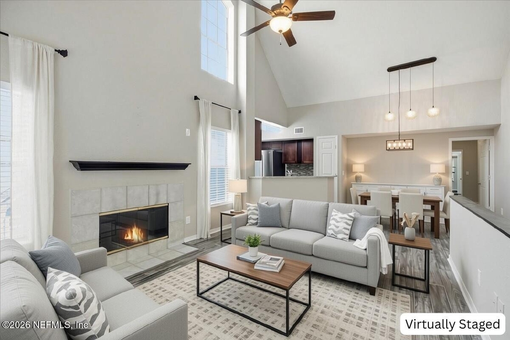 13700 Richmond Park Drive N - Photo 4