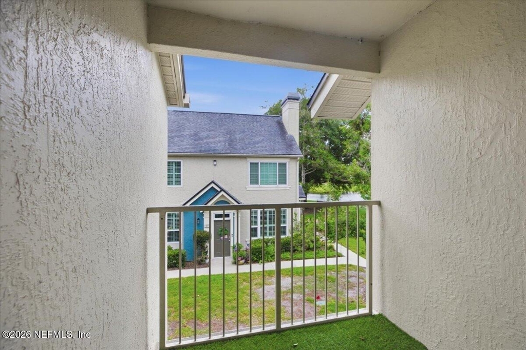 13700 Richmond Park Drive N - Photo 12