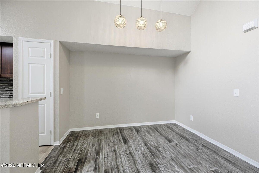 13700 Richmond Park Drive N - Photo 6