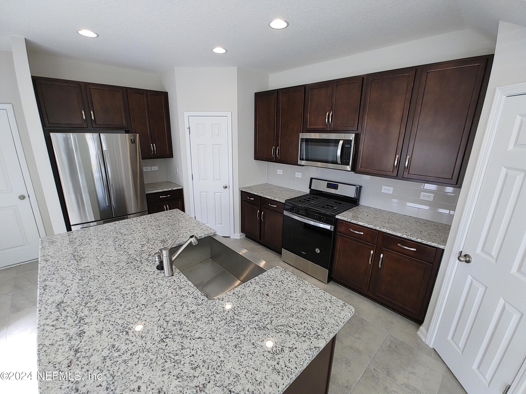 11253 Minnetta Court - Photo 6