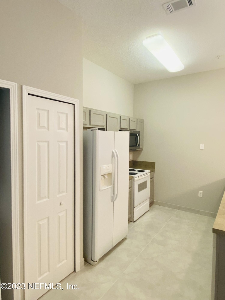 9505 Armelle Way - Photo 8