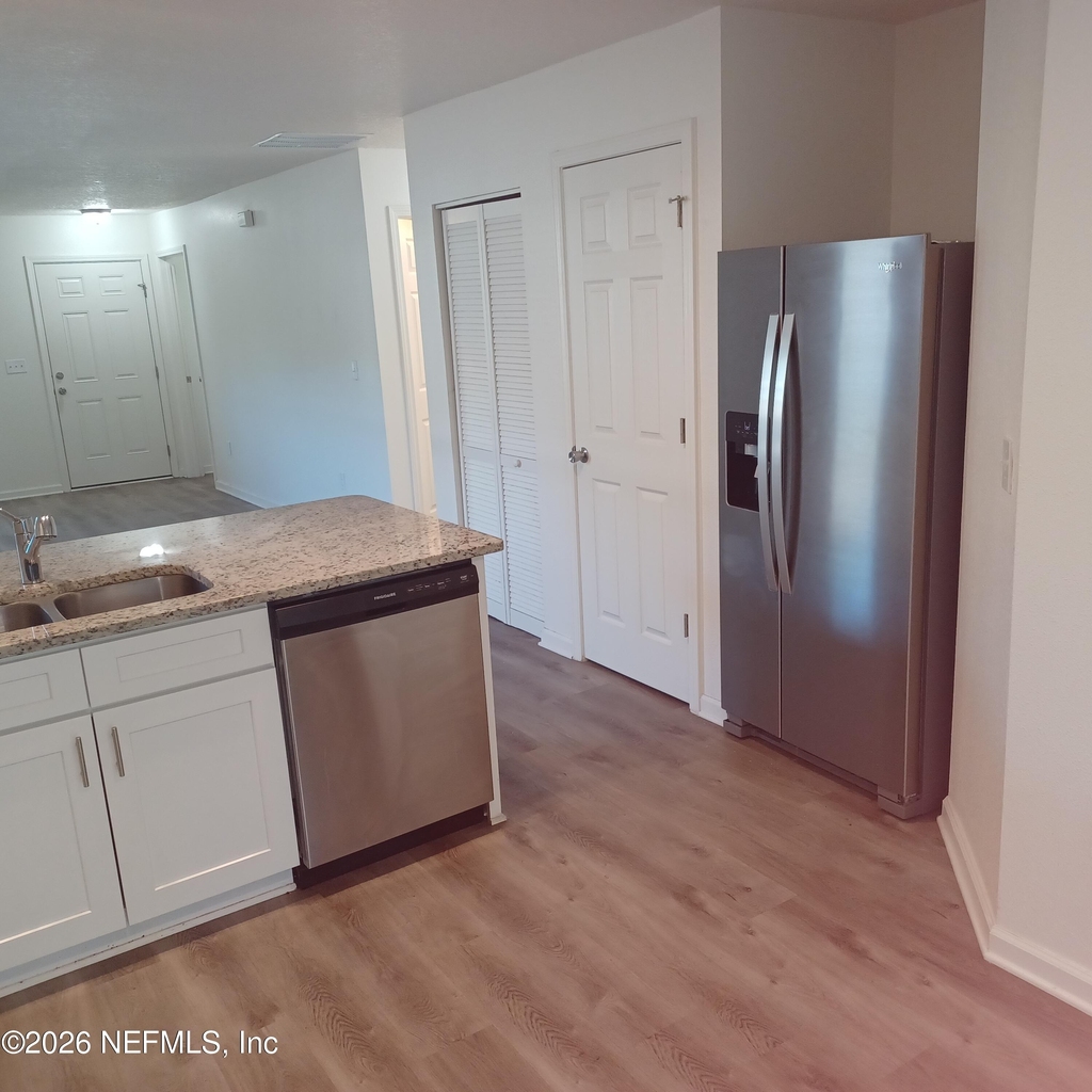 916 W 9th Street - Photo 5