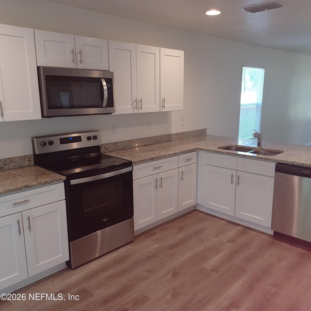 916 W 9th Street - Photo 6