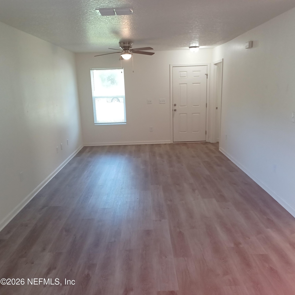 916 W 9th Street - Photo 2