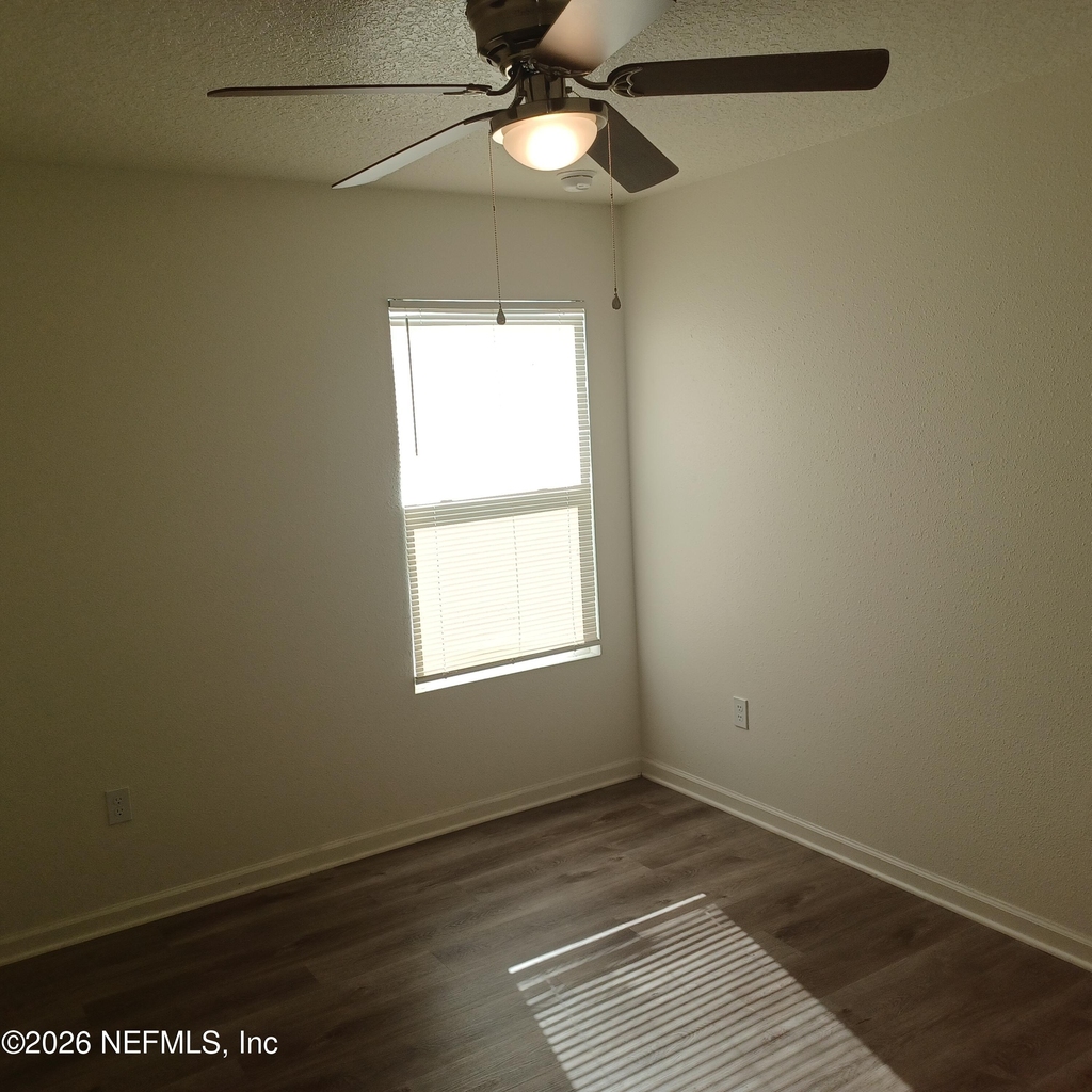 916 W 9th Street - Photo 13