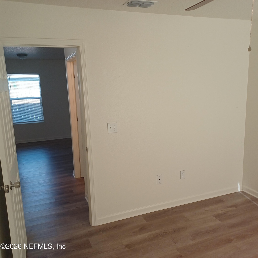 916 W 9th Street - Photo 16