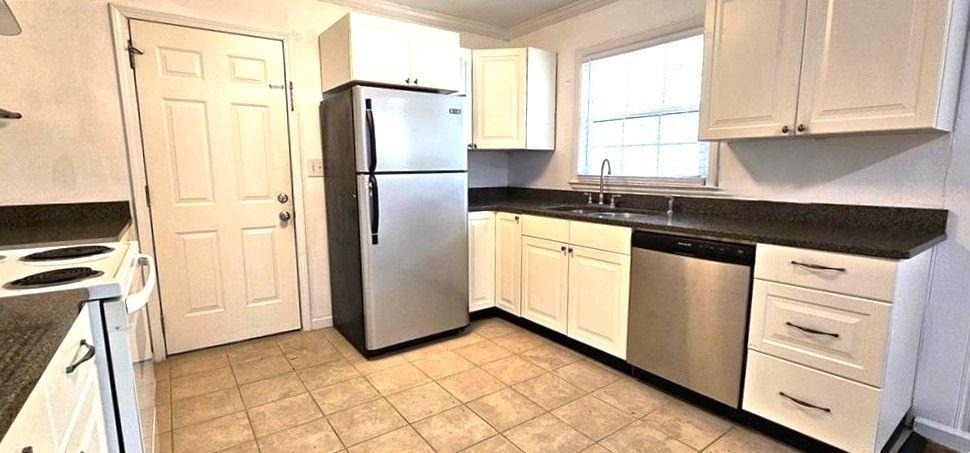 2833 Rockcliff Road Se - Photo 3