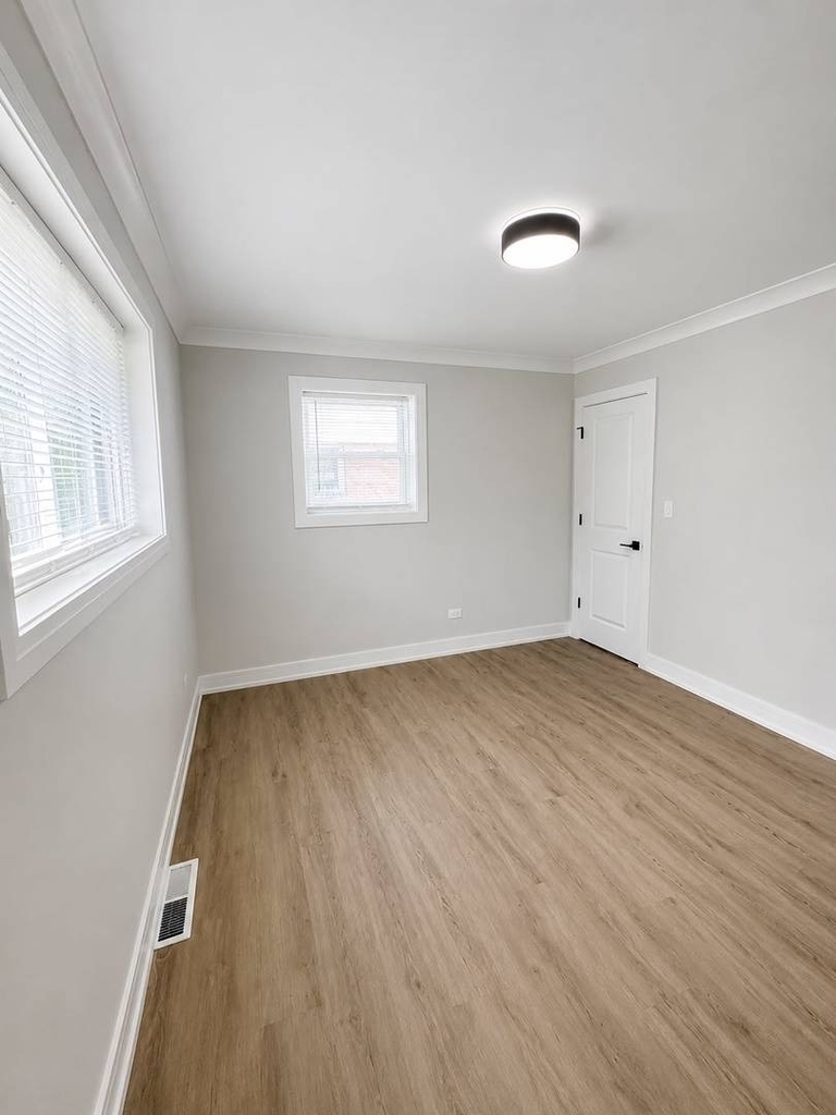 17037 Greenbay Avenue - Photo 4