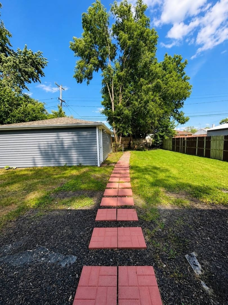 17037 Greenbay Avenue - Photo 11