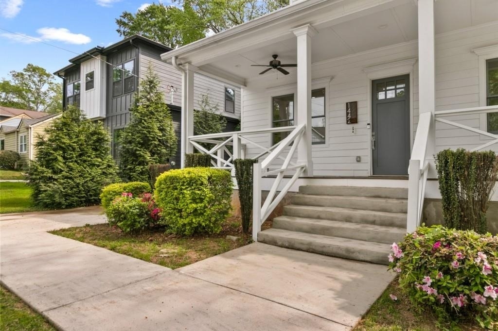1442 Mercer Ave - Photo 1