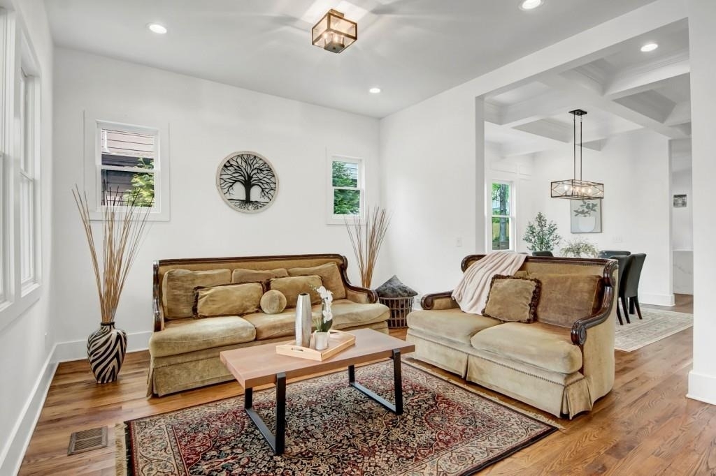 1442 Mercer Ave - Photo 3