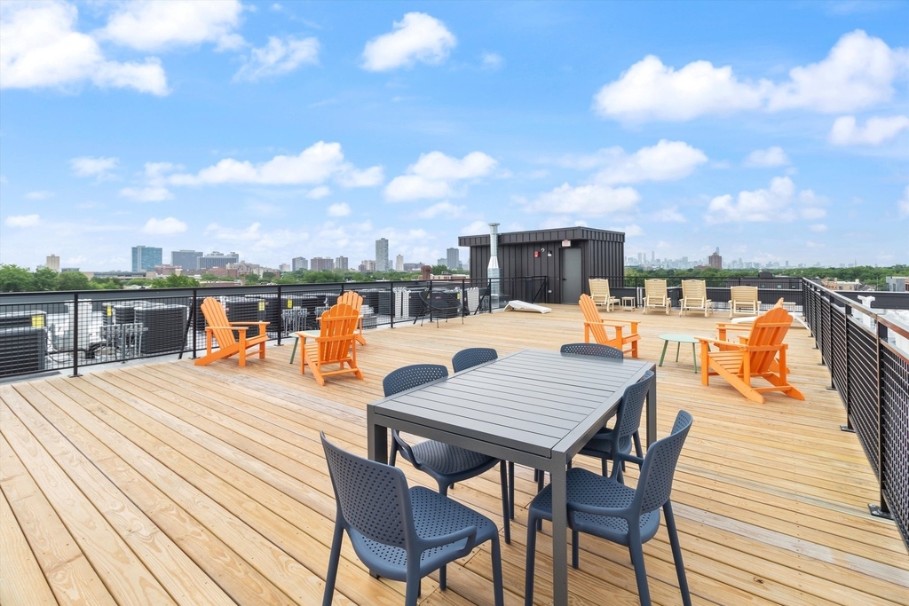 4513 N Clark Street - Photo 10