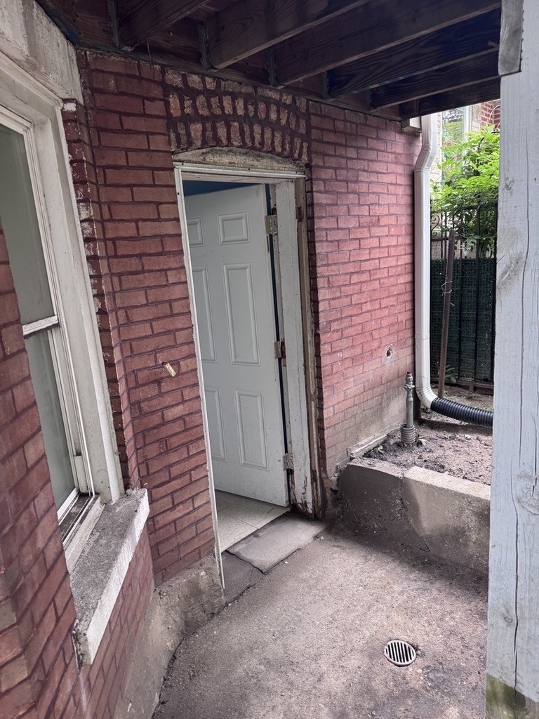 3717 W Dickens Avenue - Photo 2