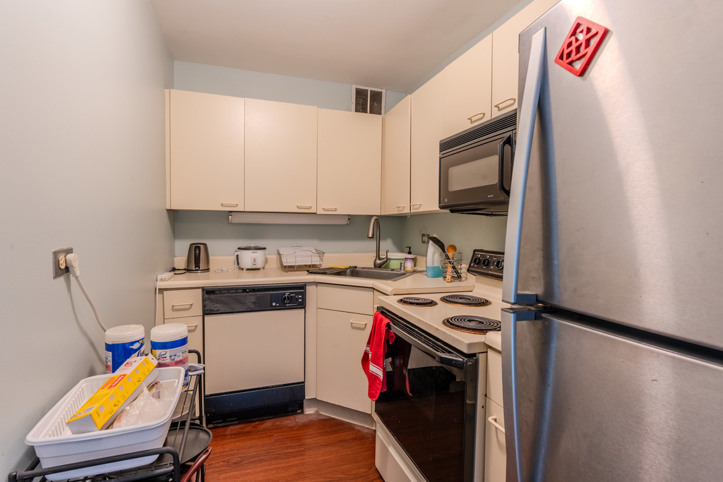 1700 E 56th Street - Photo 4