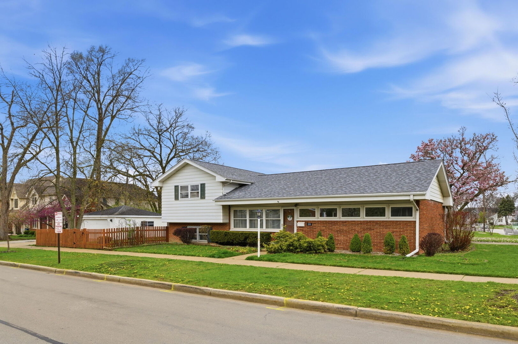 155 E Madison Street - Photo 1