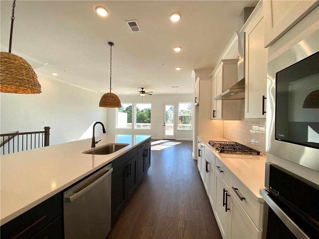 435 Ashbury Drive - Photo 3