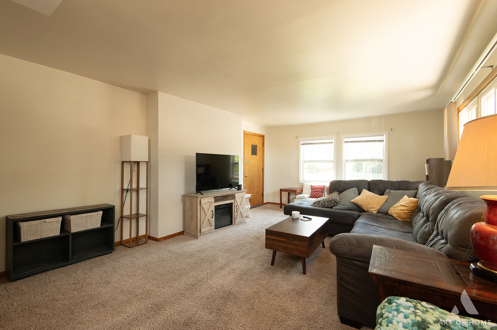 220 E 15th Street - Photo 3