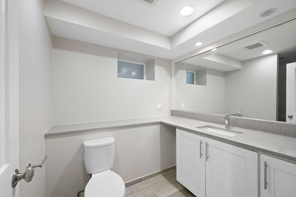 825 N Winchester Avenue - Photo 9