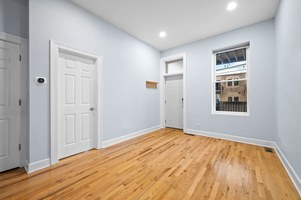 825 N Winchester Avenue - Photo 1